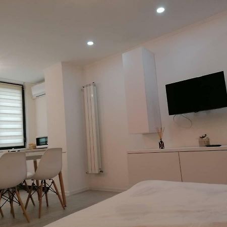 White Studio Apartment Cluj-Napoca Luaran gambar