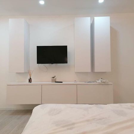 White Studio Apartment Cluj-Napoca Luaran gambar