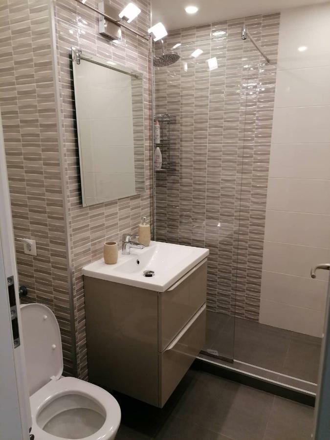 White Studio Apartment Cluj-Napoca Luaran gambar
