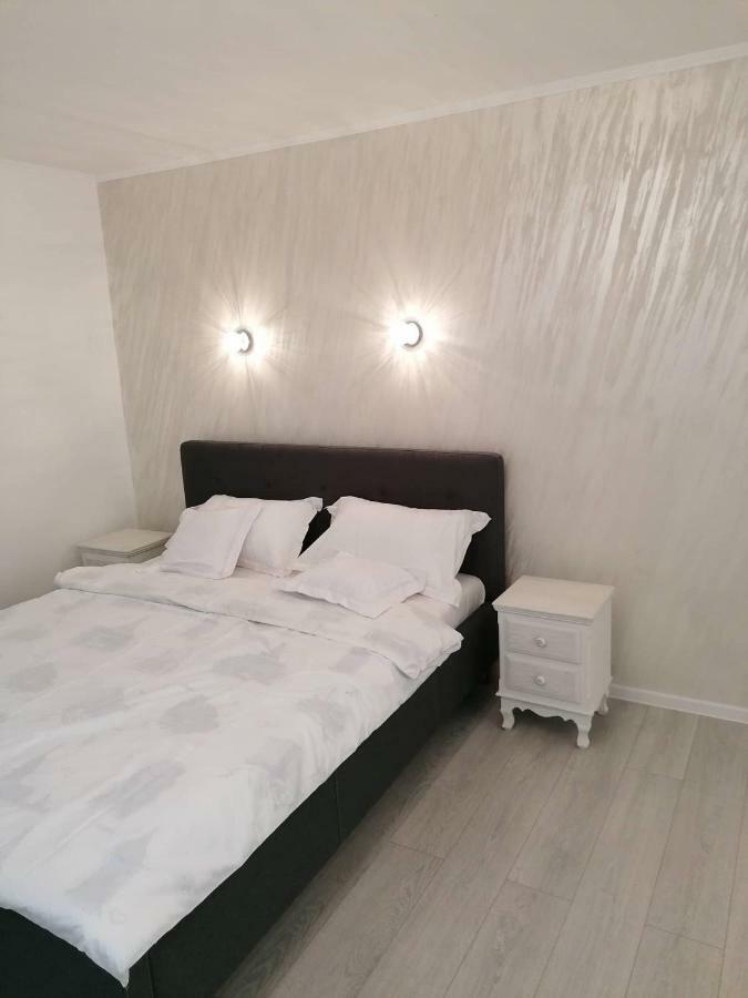 White Studio Apartment Cluj-Napoca Luaran gambar