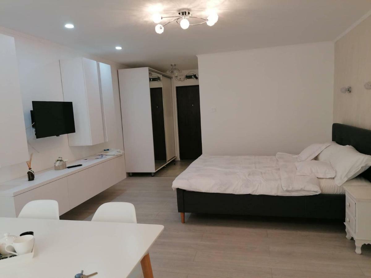 White Studio Apartment Cluj-Napoca Luaran gambar